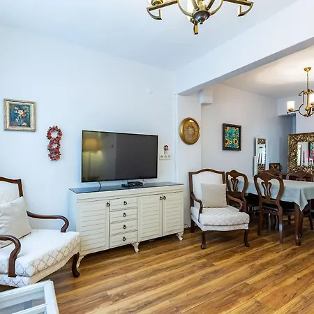 Refreshing Home With Backyard Near Uskudar Shore And Historical Landmarks 公寓 *