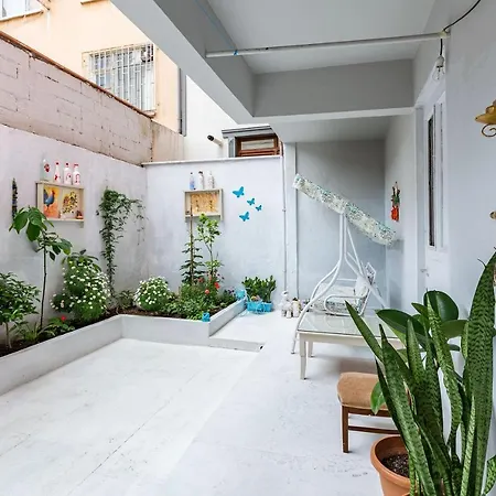 Refreshing Home With Backyard Near Uskudar Shore And Historical Landmarks 伊斯坦布尔