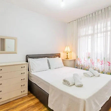 Refreshing Home With Backyard Near Uskudar Shore And Historical Landmarks דירה *
