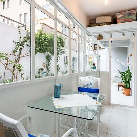 Διαμέρισμα Refreshing Home With Backyard Near Uskudar Shore And Historical Landmarks *